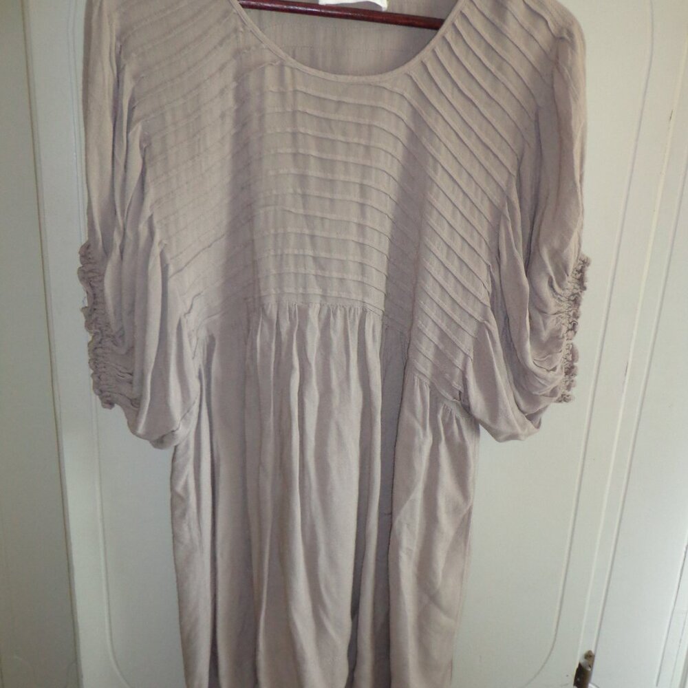 NWOT Mustard Seed Hi-Lo Relaxed Tunic M Taupe Puffy Short Sleeves Elastic Cuffs
